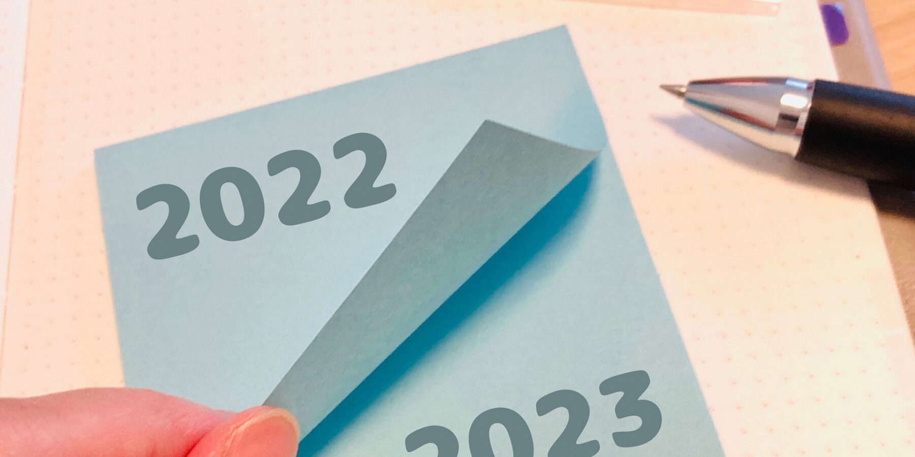 2022年から2023年へと移り変わるイメージ写真