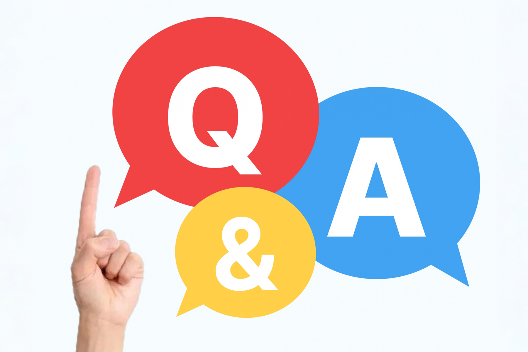 吹き出しに書かれた「Q」「&」「A」